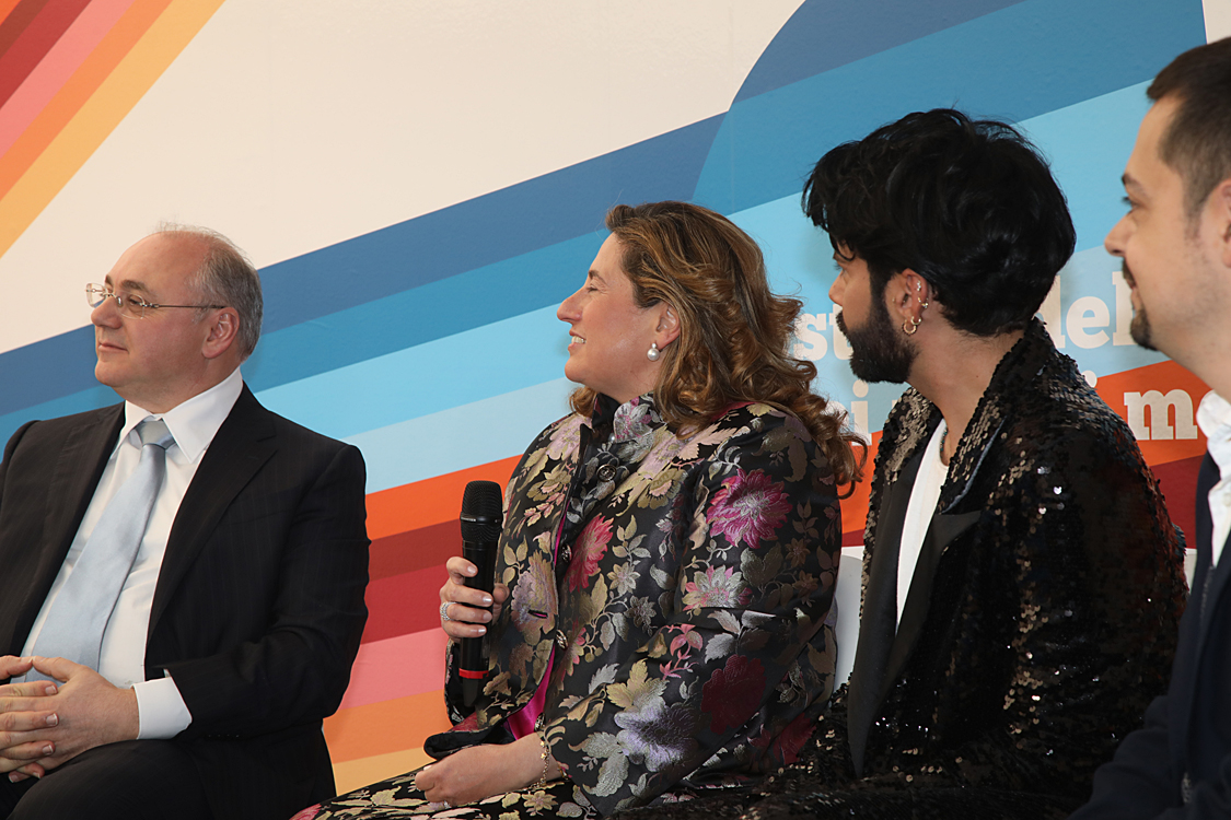Festival della TV e dei Nuovi Media 2019_264.jpg - Real Time, la Tv delle meraviglie Un  racconto di storie e persone reali con contenuti attuali e uno stile innovativo in costante evoluzione,  ci porta con i suoi protagonisti nel mondo meraviglioso di due programmi divenuti ormai cult:  “Il Castello delle cerimonie” e “Il Salone delle Meraviglie”.Federico Lauri, Imma Polese, Gesualdo Vercio con Alessandra Comazzi.
